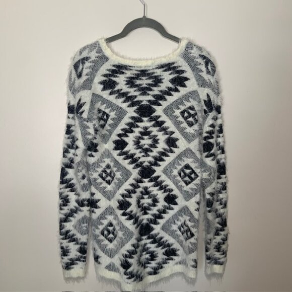 Say What Aztec Tribal Fuzzy Eyelash Knit Black White Pullover Sweater - Size M - Picture 8 of 8